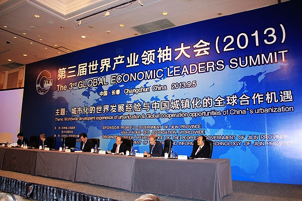 1-podium.JPG 1-podium.JPG